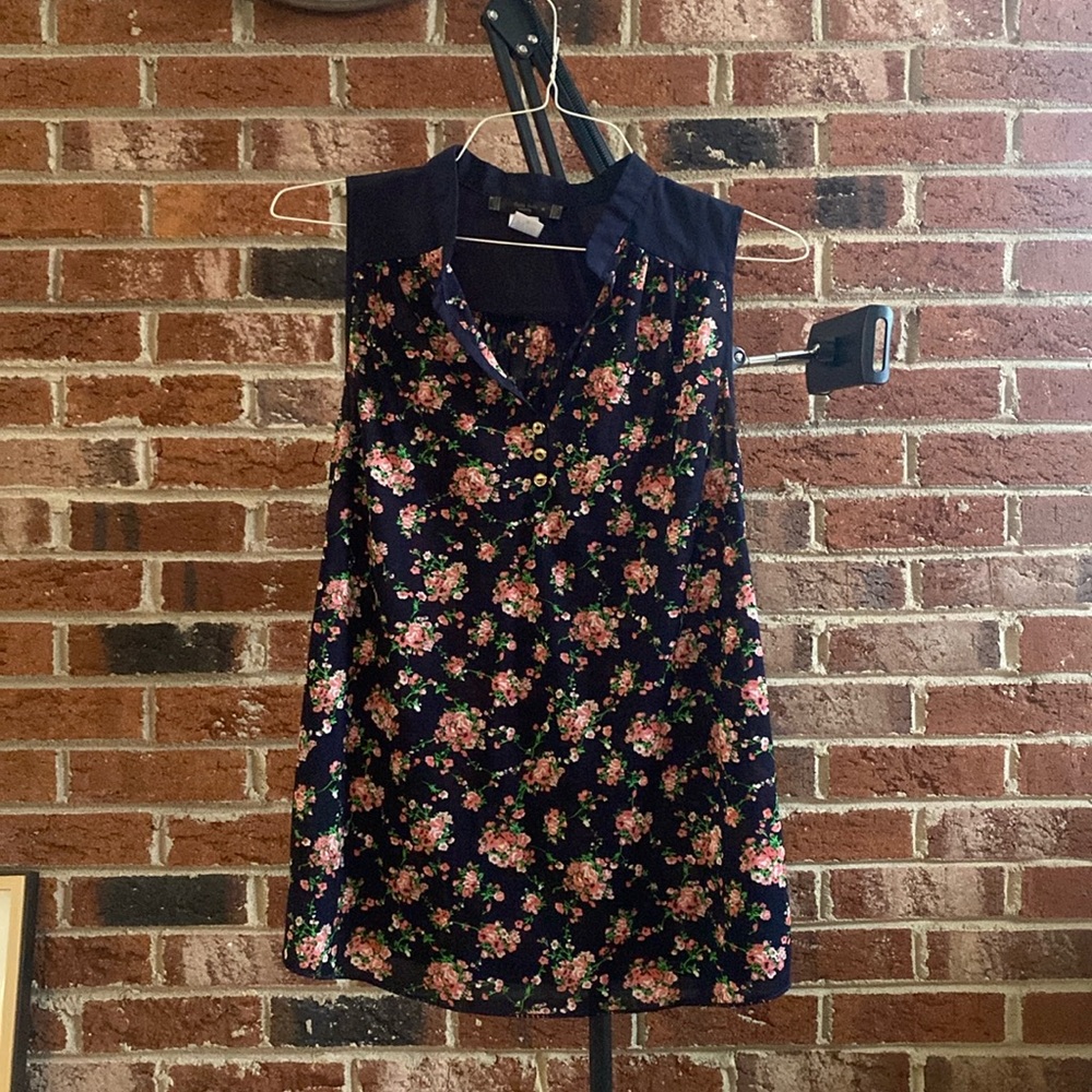 Sleeveless Maternity Blouse